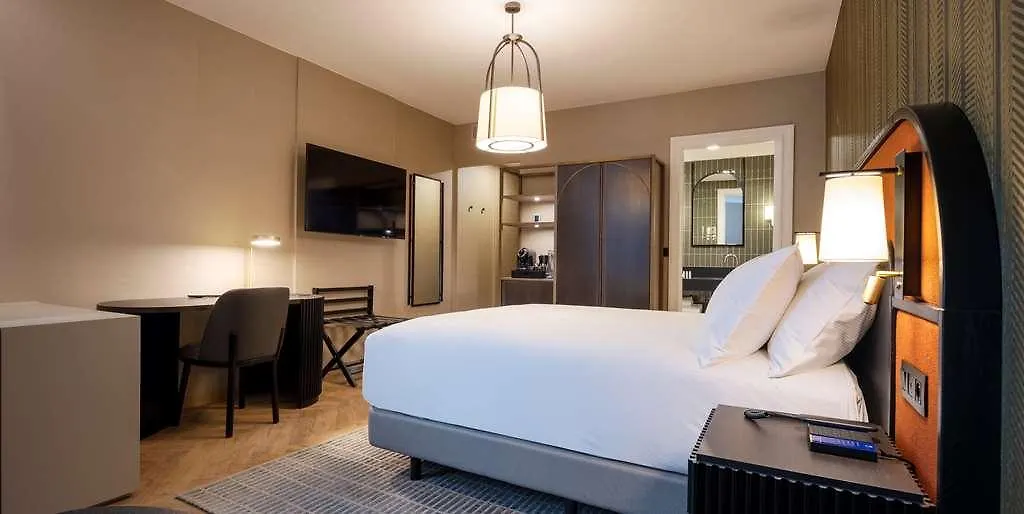 Doubletree By Hilton Brussels City Saint-Josse-ten-Noode فندق