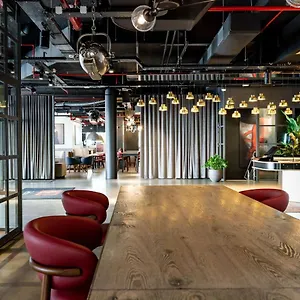 Отель Radisson Red Brussels