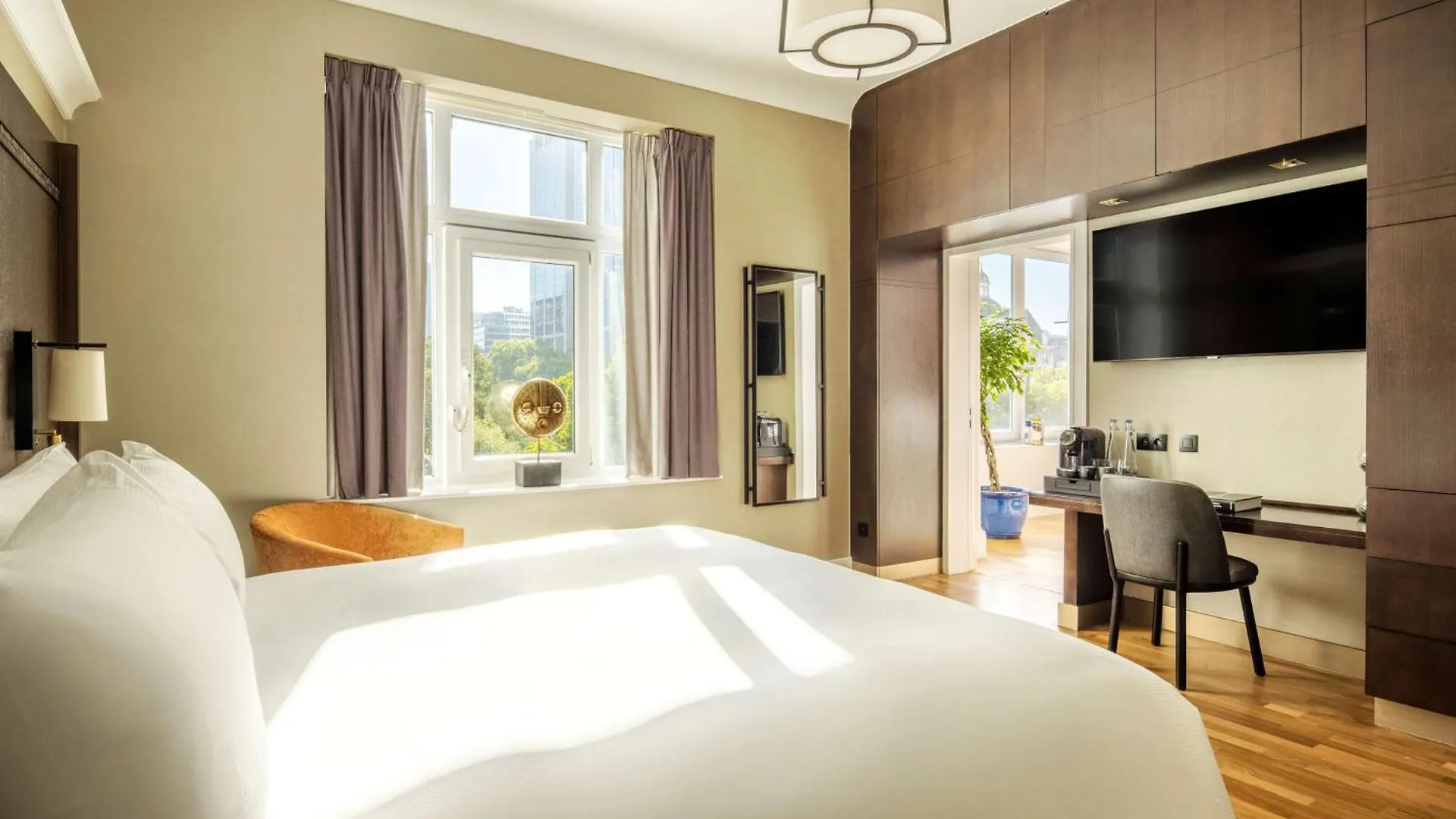 מלון Saint-Josse-ten-Noode Doubletree By Hilton Brussels City